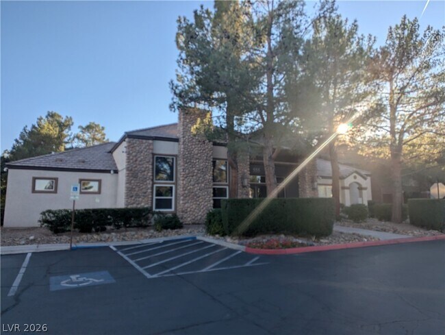 Building Photo - 555 E Silverado Ranch Blvd