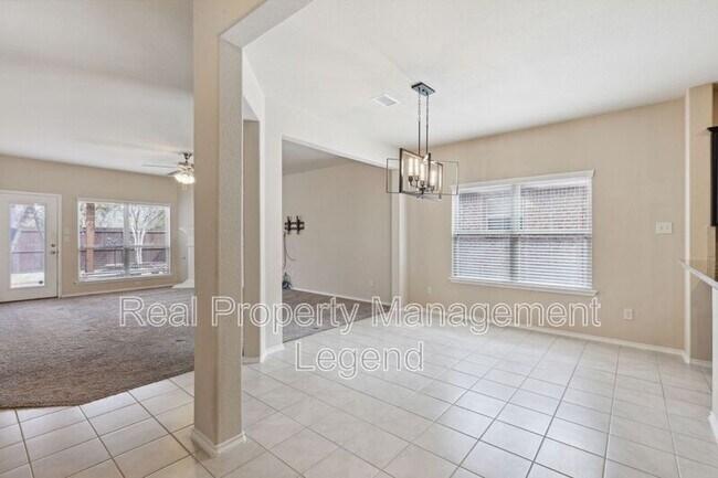 Building Photo - 812 Gray Fox Dr