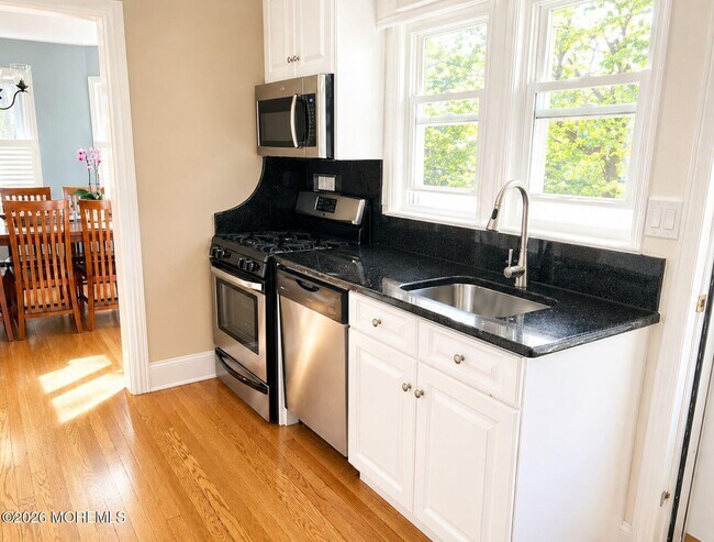 Building Photo - 17 Walnut Pl