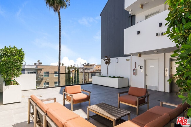 Building Photo - 521 N Gramercy Pl