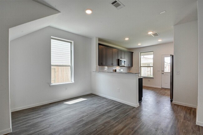 Building Photo - 16642 Teak Mantle Rd