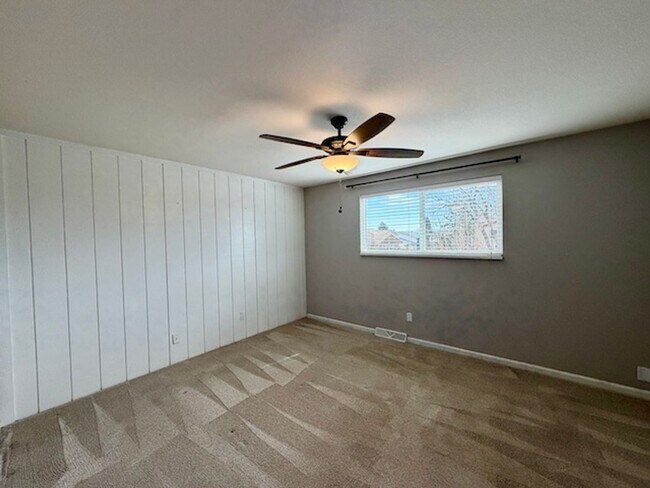 Building Photo - Acres Green Beauty