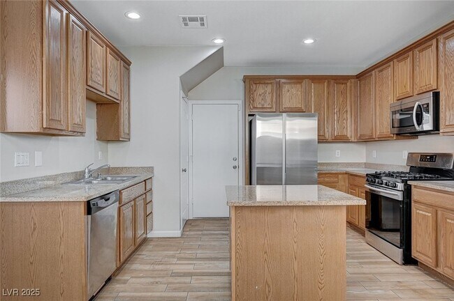 Building Photo - 684 Sumatra Pl