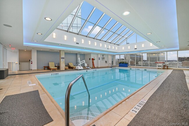 Building Photo - 1 Renaissance Square