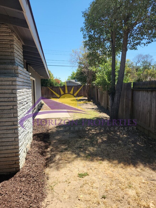 Building Photo - 1430-1432 Topaz Way
