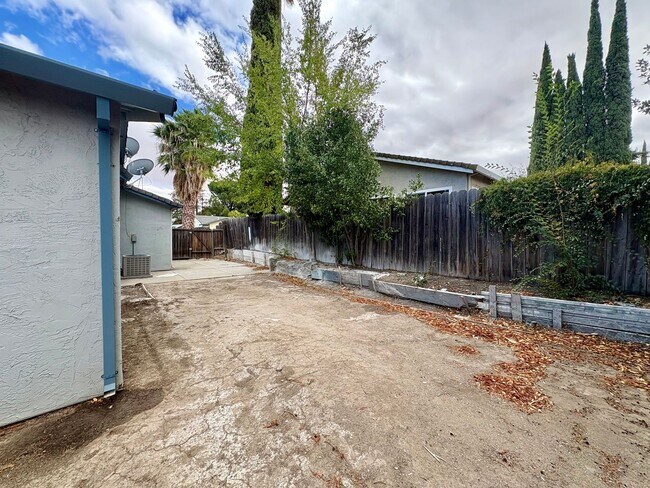 Building Photo - 3 Bedroom 2 Bath Single story home in Antioch