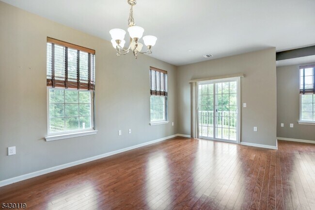 Building Photo - 512 Waterview Ct