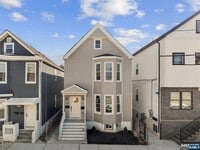 Building Photo - 319 William St