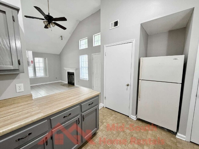 Building Photo - 641 Lagrange Pk Cv
