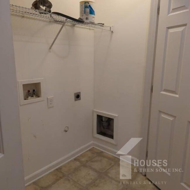 Building Photo - 304 Canewood Pl