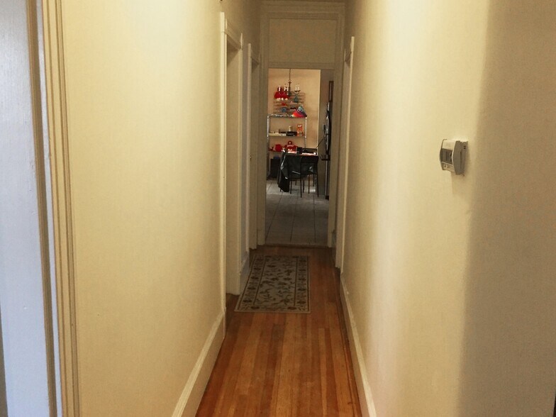 Building Photo - 10 Bucknam St