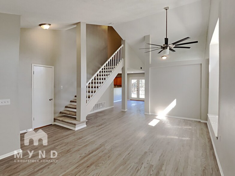 Building Photo - 8102 Valley Trails