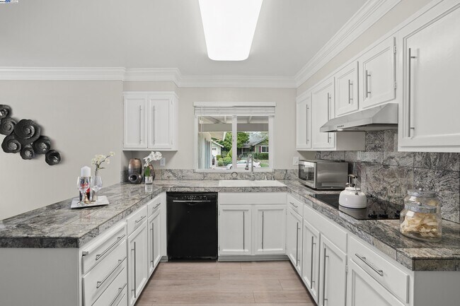 Building Photo - 501 Amherst Ct