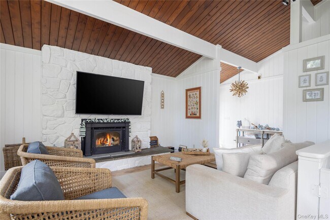 Building Photo - 10 Cedar Ave