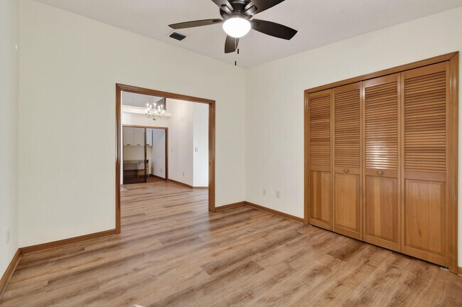 Building Photo - 6016 Pompano St