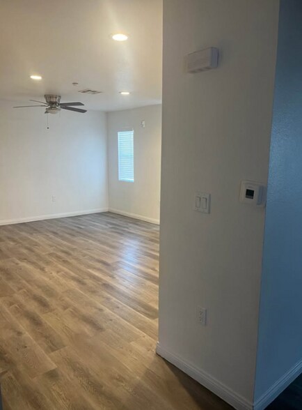 Building Photo - 1750 Karen Ave