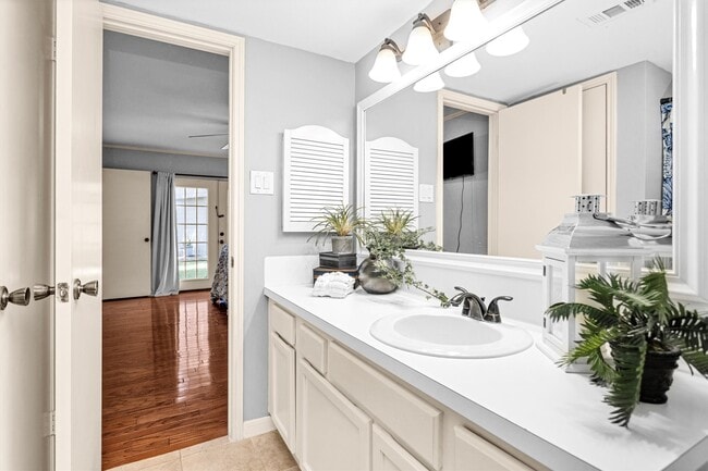 Building Photo - 36 April Point Dr N