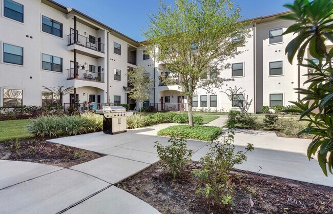 Building Photo - 15455 Canterbury Forest Dr