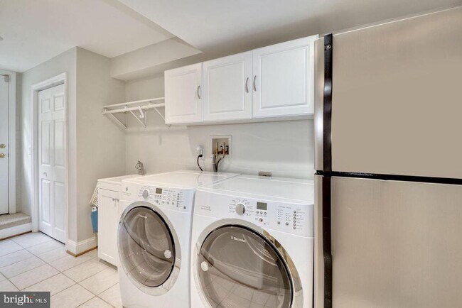 Building Photo - 4708 Yuma St NW