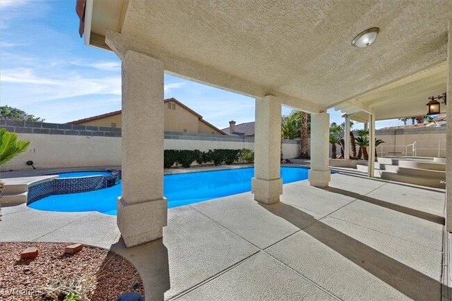 Building Photo - 9123 Fawn Grove Dr