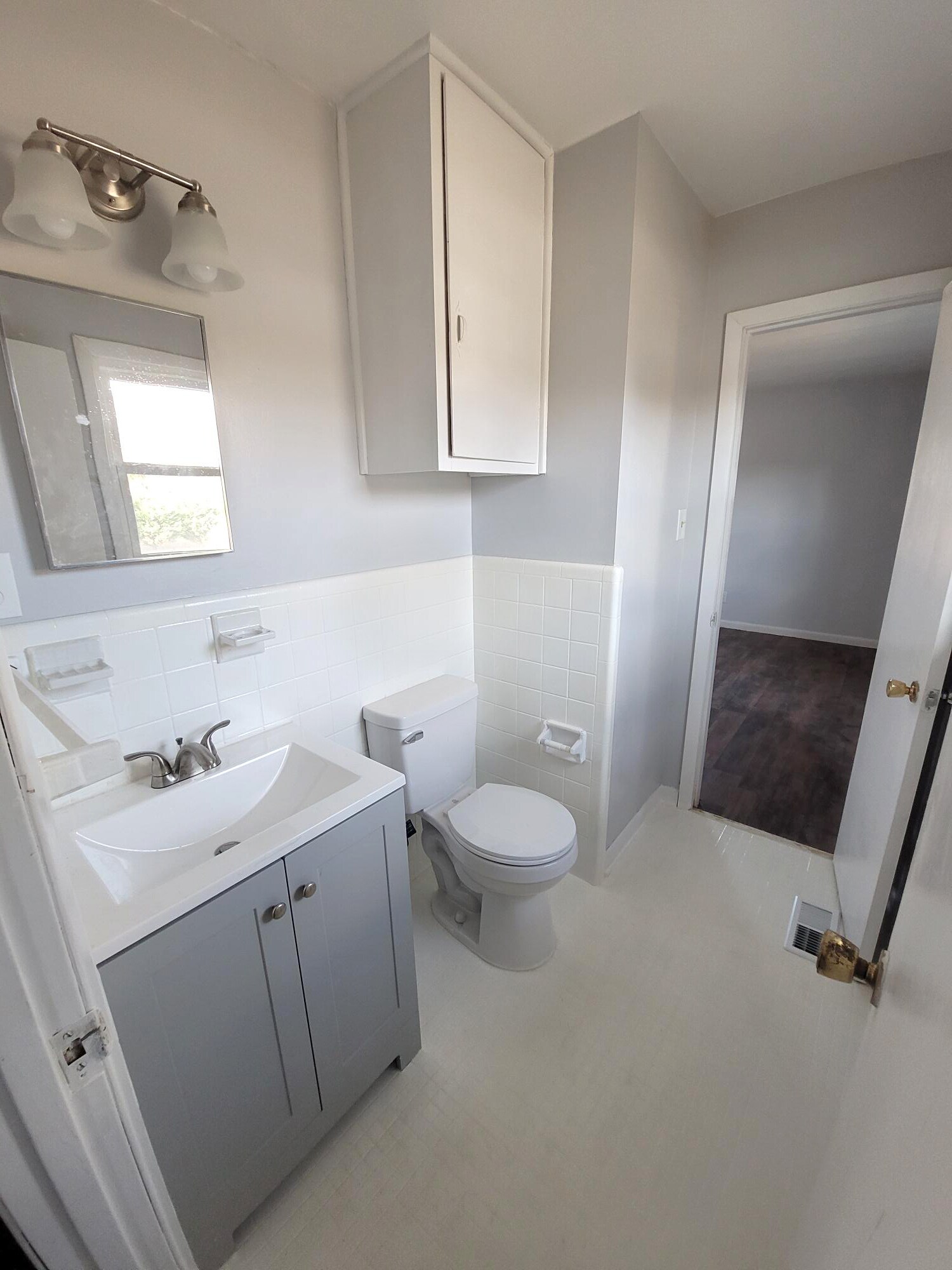 Building Photo - 2201 Windcrest Dr