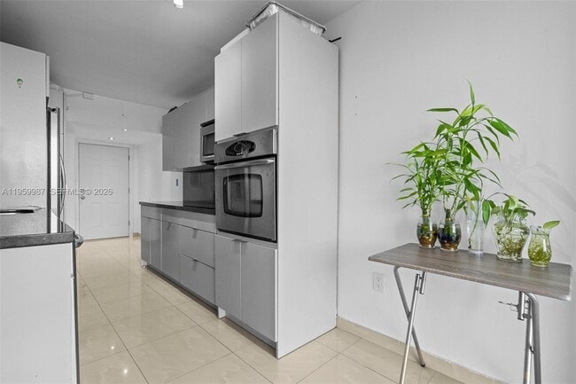 Building Photo - 1750 NE 191st St