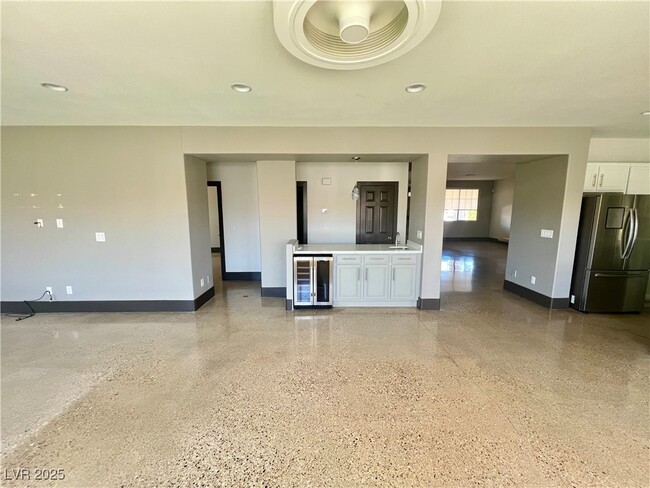 Building Photo - 604 Celso Ct