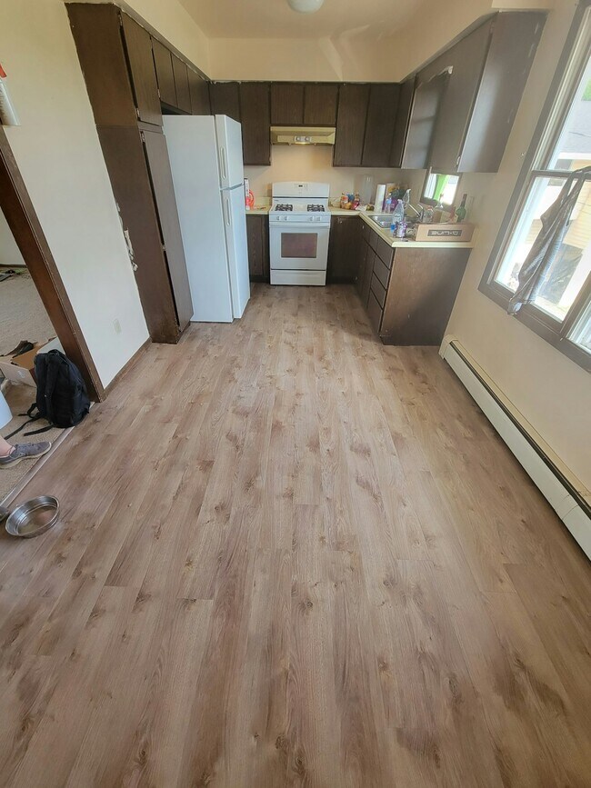 Building Photo - 405 Forest Ave