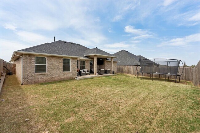 Building Photo - 2232 Los Angeles Ave