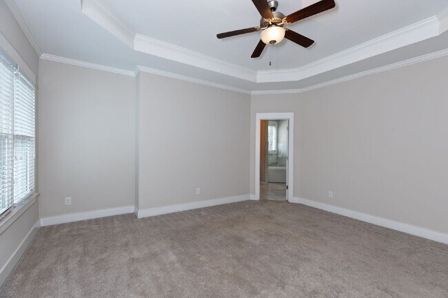Building Photo - 2033 Cherokee Dr