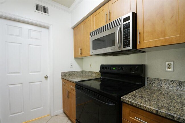 Building Photo - 6533 Emerald Dunes Dr
