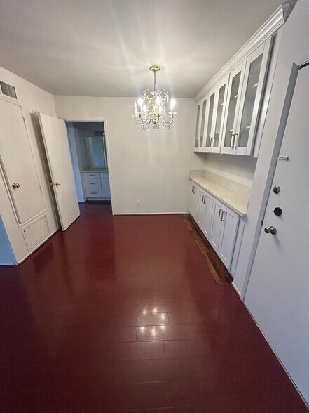 Building Photo - 5460 White Oak Ave