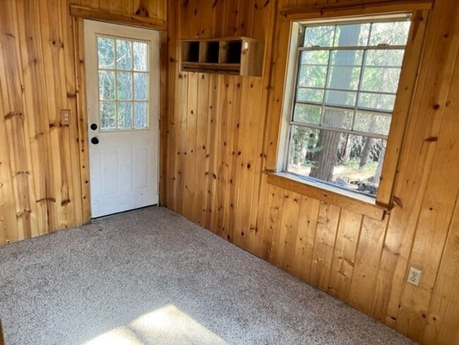 Building Photo - Charming Woodland Cabin Rental in Twain Harte