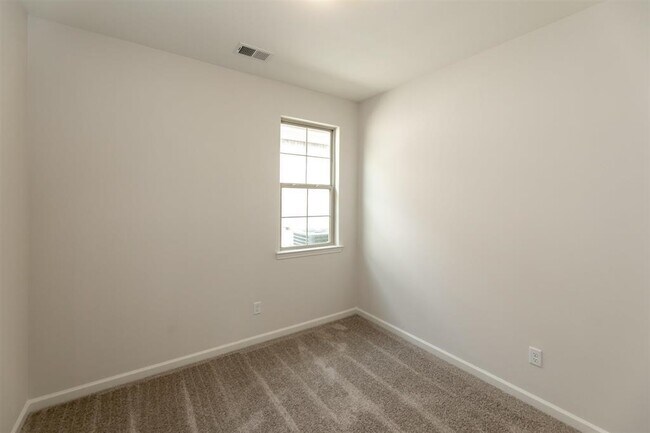 Building Photo - 125 Dogwood Springs Dr