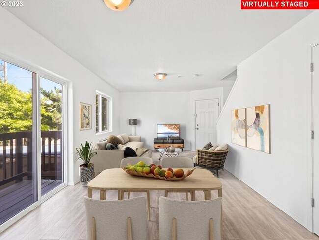 Building Photo - 2 bedroom 1.5 bath Condo! Washer and Dryer in unit!!