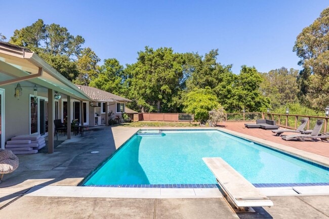 Building Photo - 25 Warmwood Way