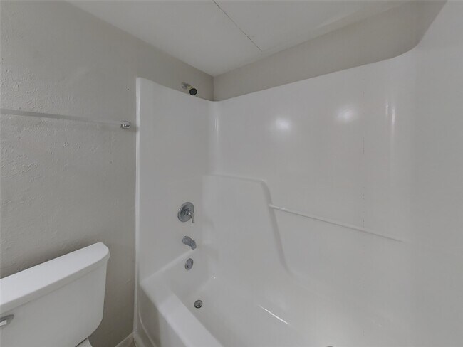 Building Photo - 24022 4 Sixes Ln