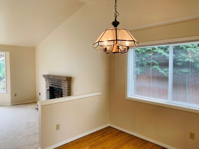 Building Photo - Issaquah 4 bd 3 bath single family house f...
