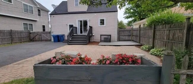 Building Photo - 754 Spring Rd