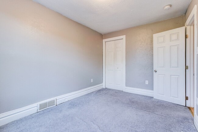 Building Photo - Available MAY 2026  - Private 2 Bedroom Home w/ Large Deck!