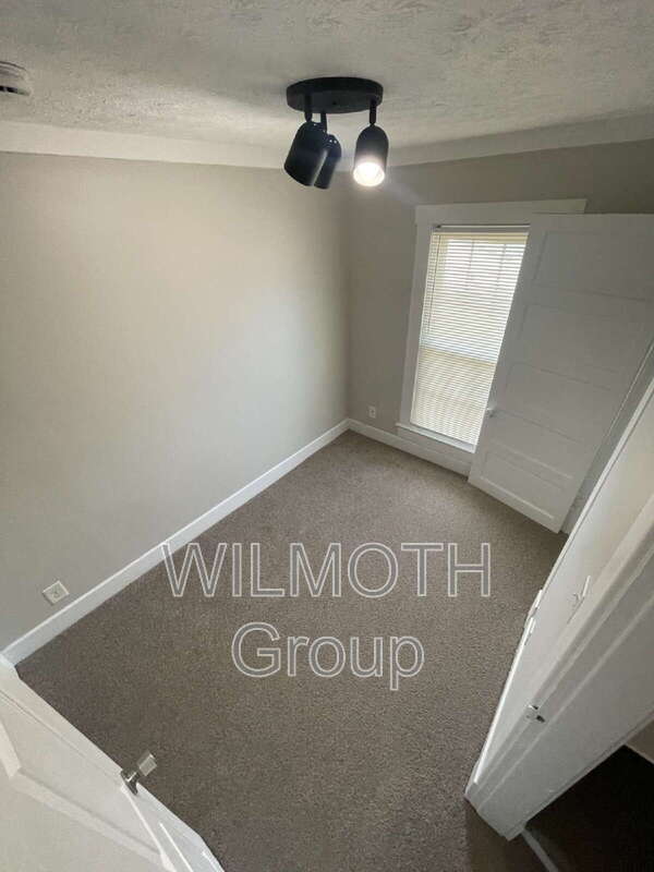 Building Photo - 324 N Linwood Ave