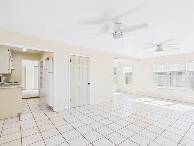 Building Photo - 512 Kraupahen St