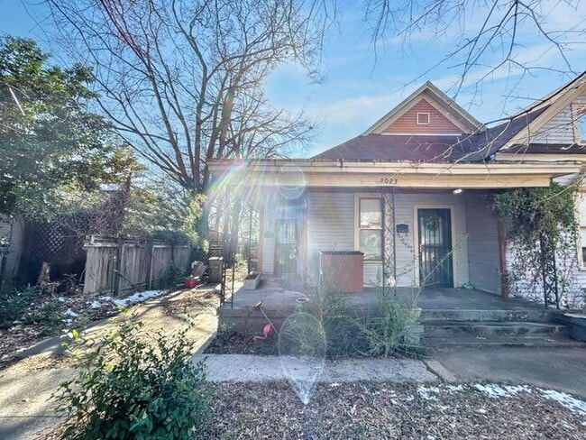 Primary Photo - 2023 Young Ave