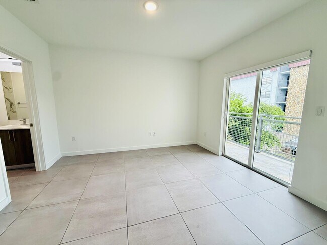 Building Photo - 1295 W 69th St