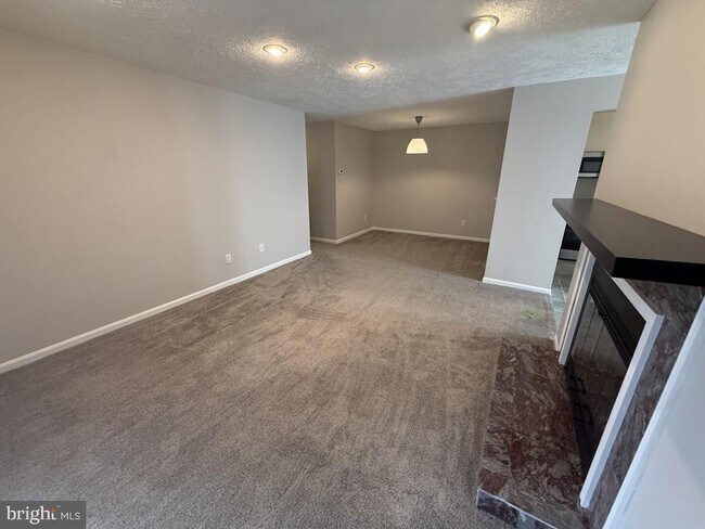 Building Photo - 10050 Oakton Terrace Rd