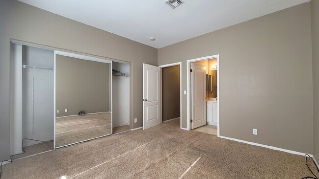 Building Photo - 1900 N Torrey Pines Dr