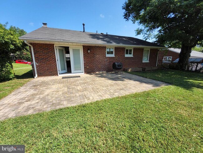 Building Photo - 6205 Yosemite Dr