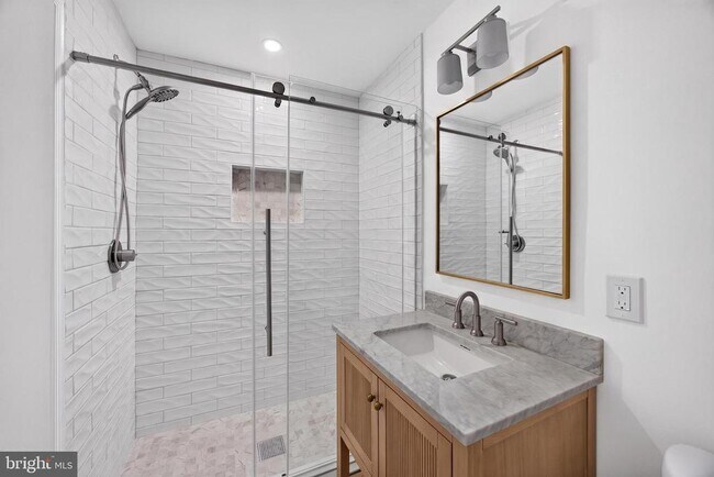 Building Photo - 221 Spring Race Ct
