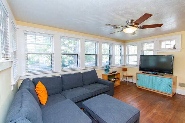 Building Photo - 1645 Kentucky St