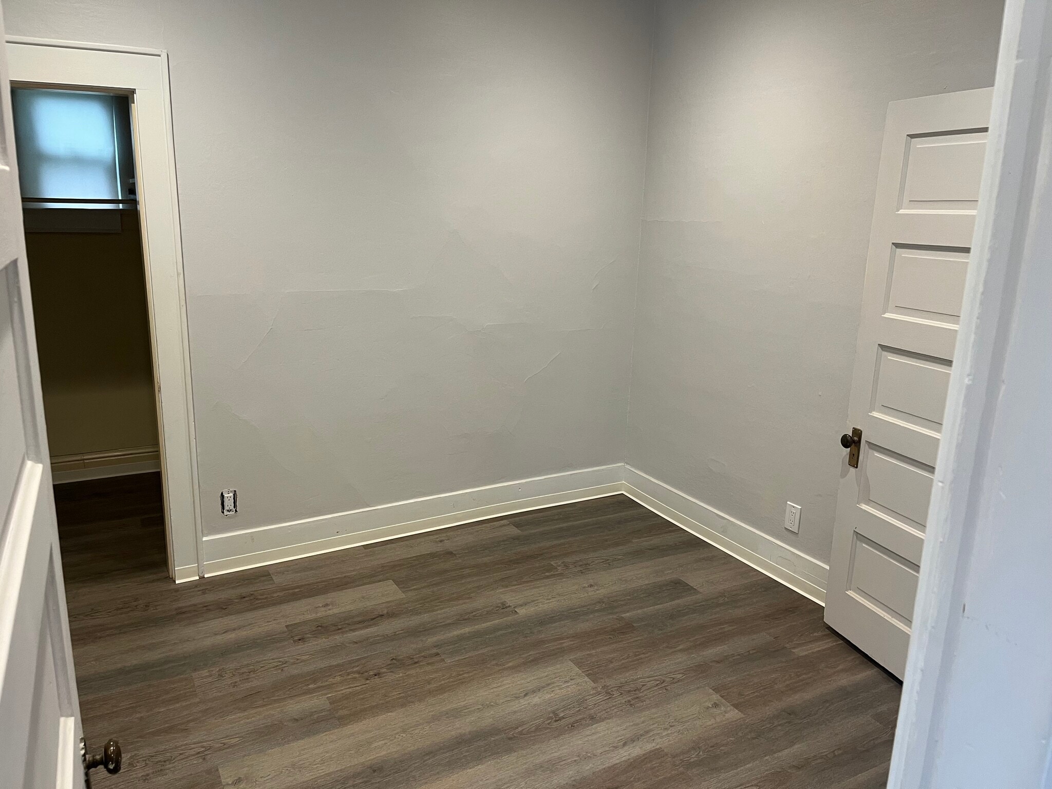 Building Photo - 1502 N Oakes St